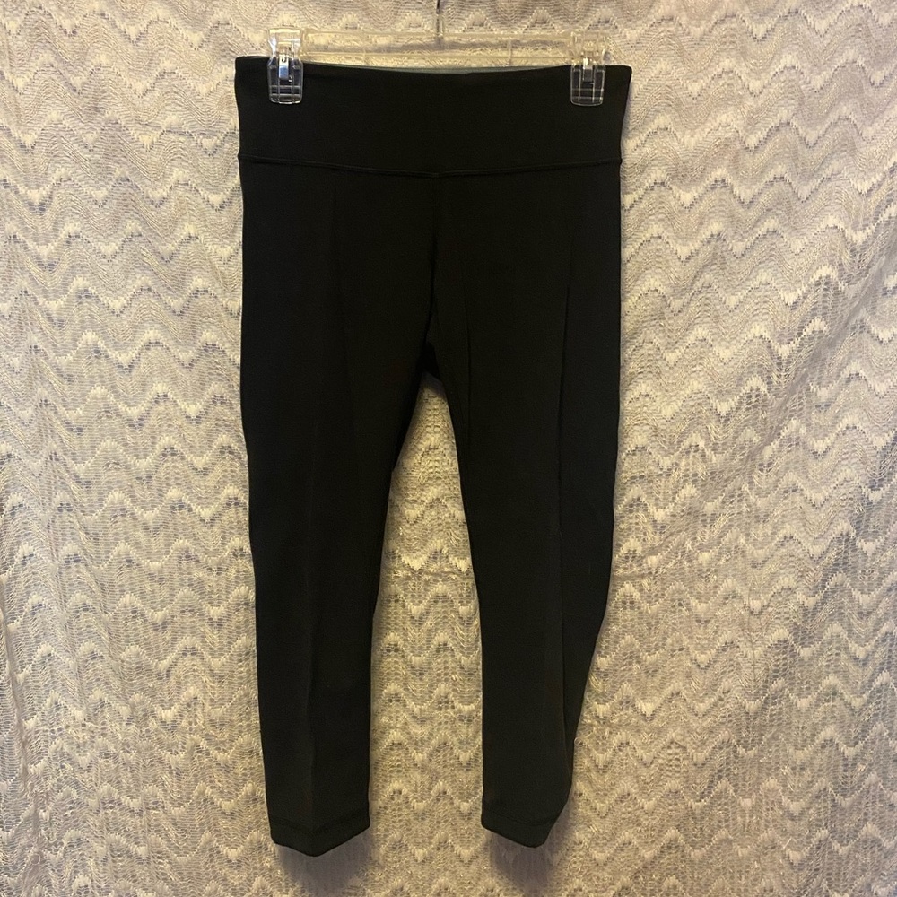Black crop lululemon yoga pants leggings